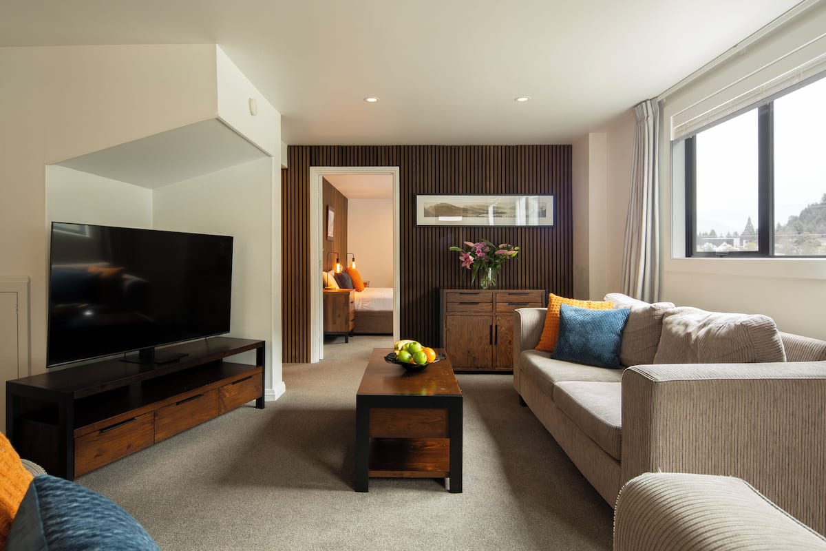 Premium-Apartment, 2 Schlafzimmer, Bergblick (Large) | 1 Schlafzimmer, Daunenbettdecken, Bügeleisen/Bügelbrett, Reisekinderbett