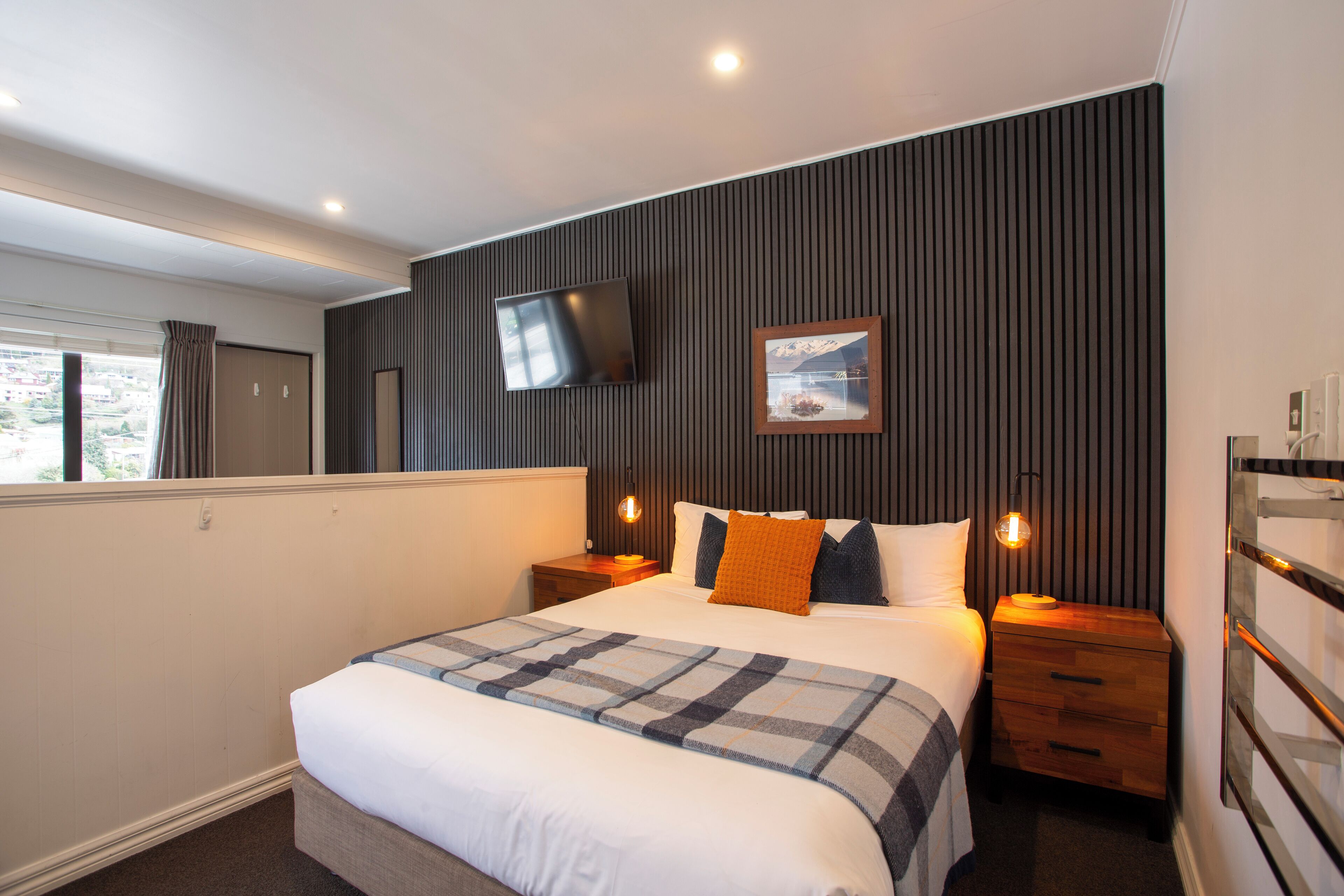 Couette en duvet d'oie, fer et planche à repasser, lit parapluie