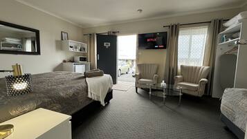 Habitación Deluxe | Escritorio, sistema de insonorización, wifi gratis y ropa de cama