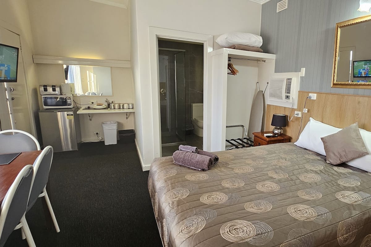 Family Double Room (Interconnected Family Room) | Desk, soundproofing, free WiFi, bed sheets