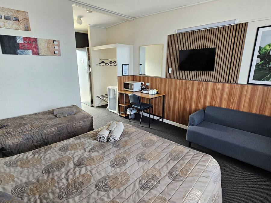 Quarto triplo standard | Escrivaninha, quartos à prova de som, Wi-Fi de cortesia, roupa de cama