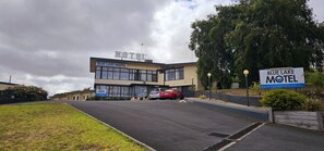 Front of property - Blue Lake Motel (Mount Gambier)