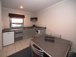 Private kitchen - Asure OAK Estate Motor Lodge (Greytown)