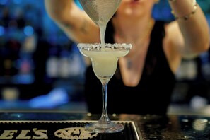 Bar (on property) - Harp Hotel (Wollongong)
