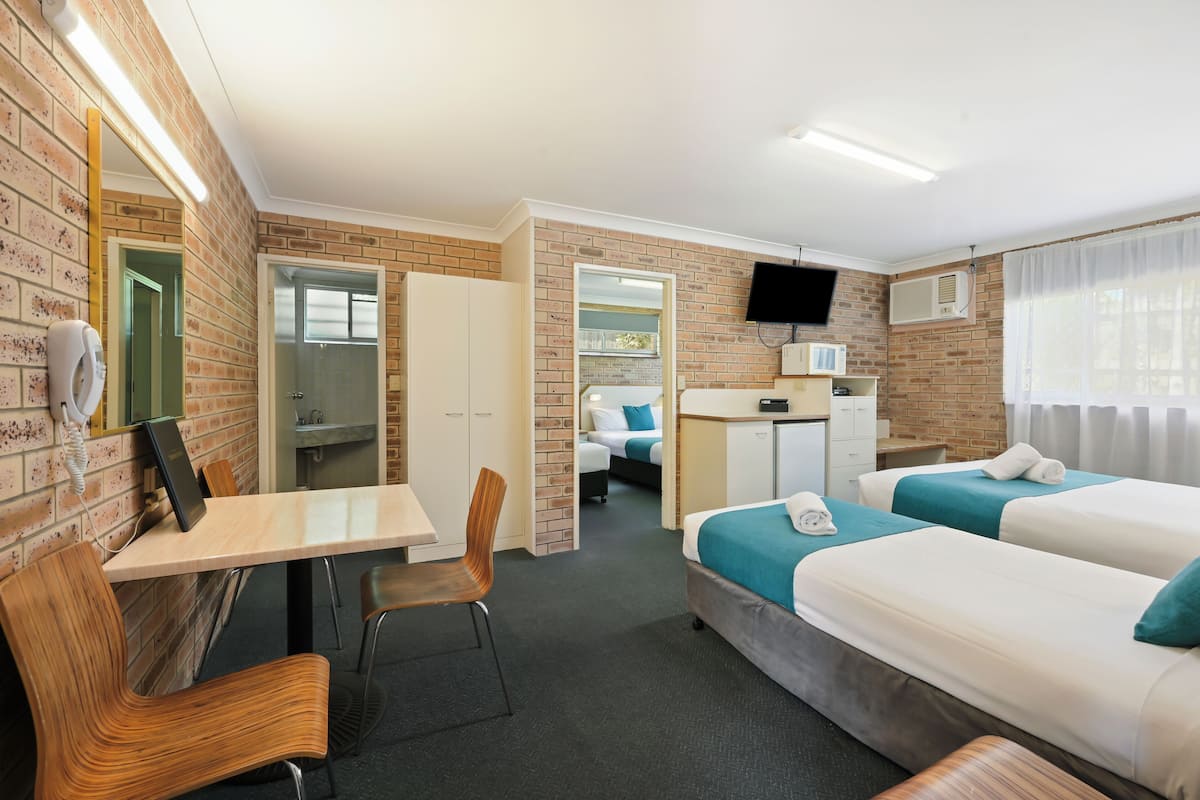 Family Suite, 2 Bedrooms, Non Smoking (Two Family Suite) | Premium bedding, blackout drapes, iron/ironing board, cribs (surcharge)