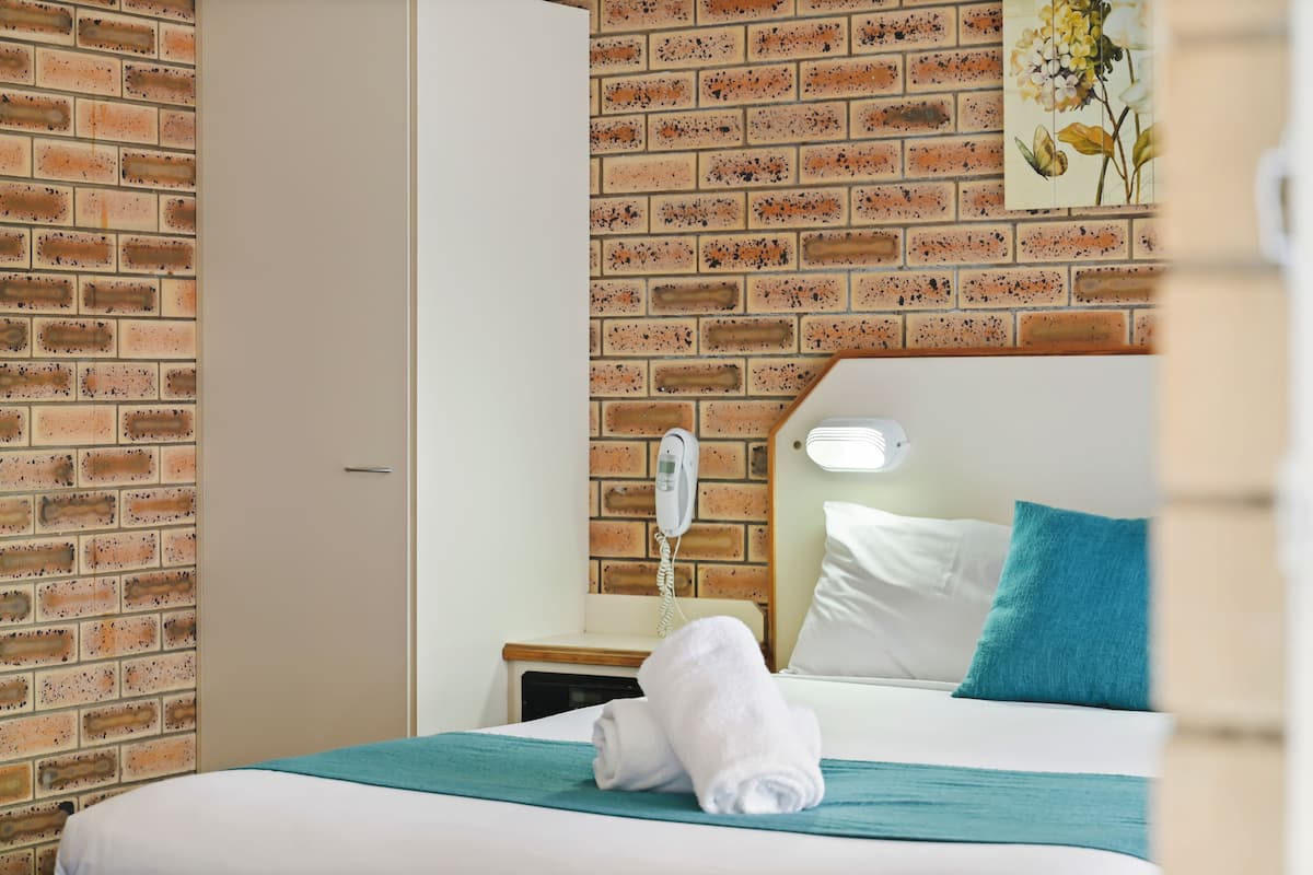 Familien-Suite, 2 Schlafzimmer, Nichtraucher (Two Bedroom Family Suite) | Hochwertige Bettwaren, Verdunkelungsvorhänge, Bügeleisen/Bügelbrett