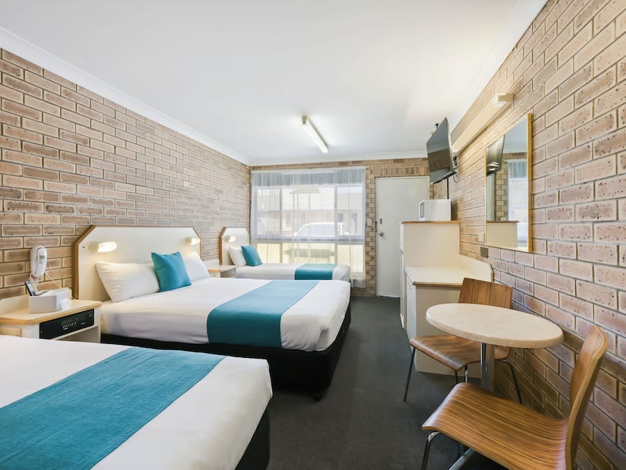 Familiesuite, 1 soverom, ikke-røyk | Sengetøy av topp kvalitet, blendingsgardiner og strykejern/-brett