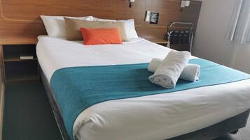 1 habitación, escritorio, wifi gratis y ropa de cama