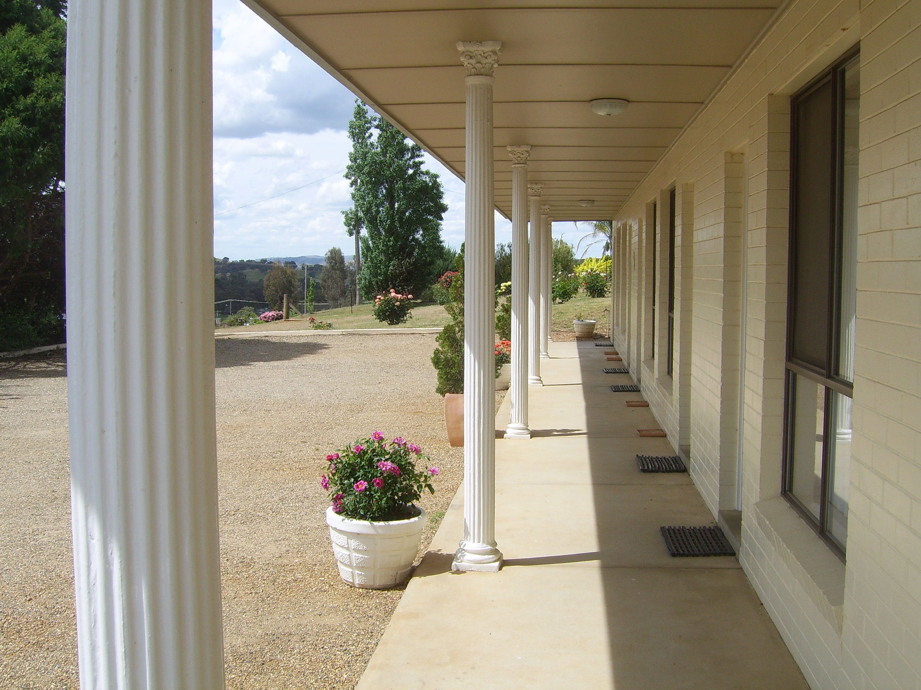 المنشأة من الخارج