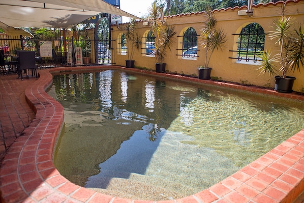 Outdoor pool - Adobe Motel (Cairns North)