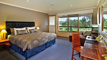 Sviitti | 1 makuuhuone, minibaari, työpöytä, äänieristys