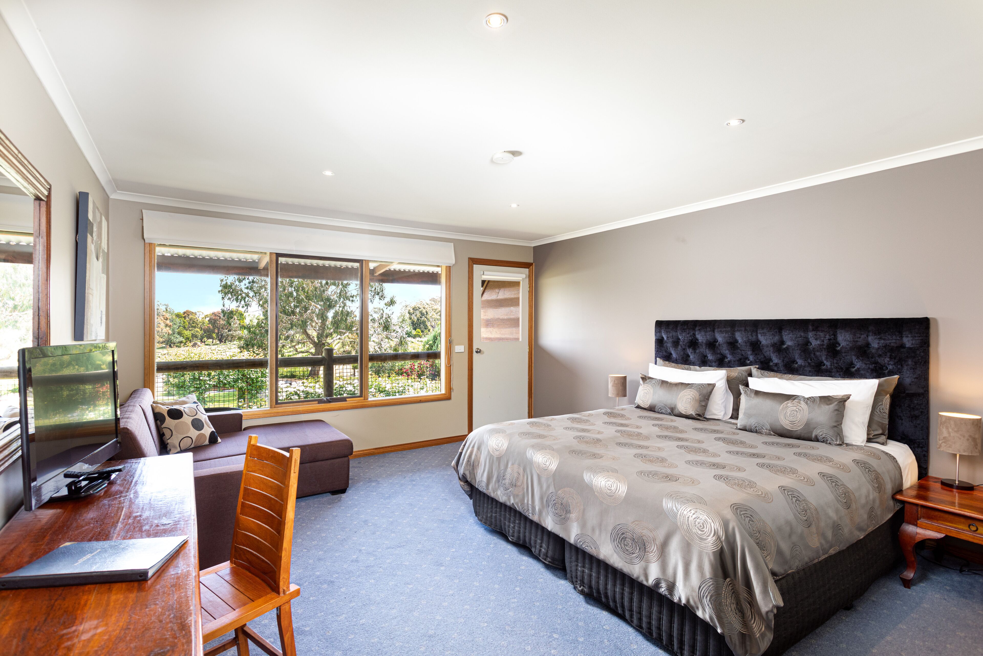 1 bedroom, minibar, desk, soundproofing