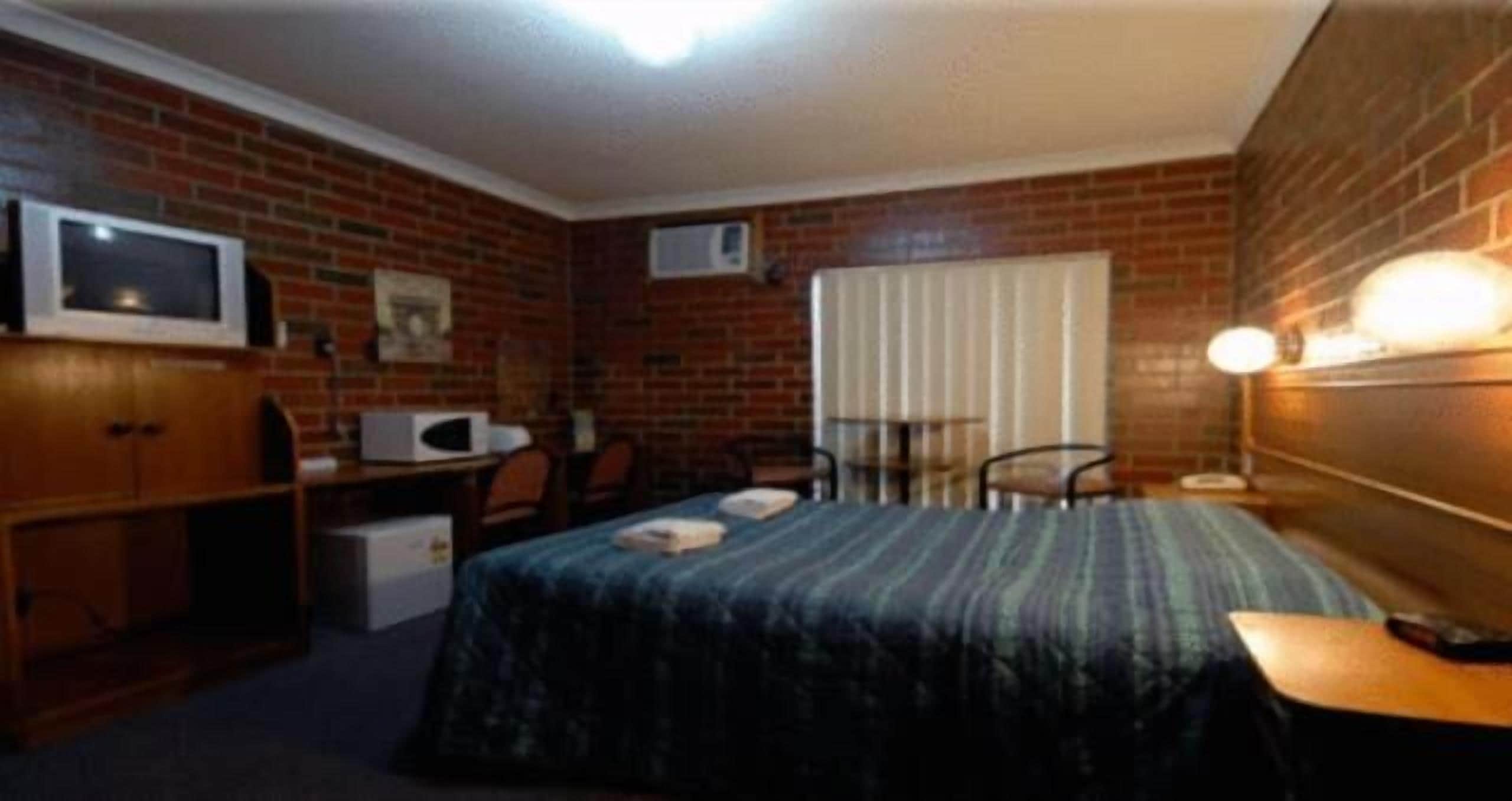 Skrivbord, ljudisolering, strykjärn/strykbräda och gratis wi-fi