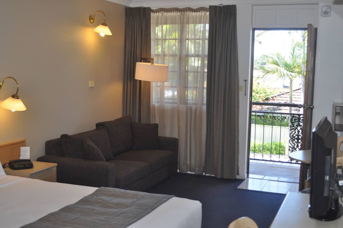 Premium bedding, down duvets, pillow-top beds, blackout curtains