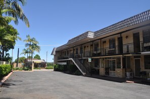 Free self parking - In Town Motor Inn (Taree)