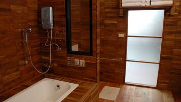 Deep-soaking bathtub