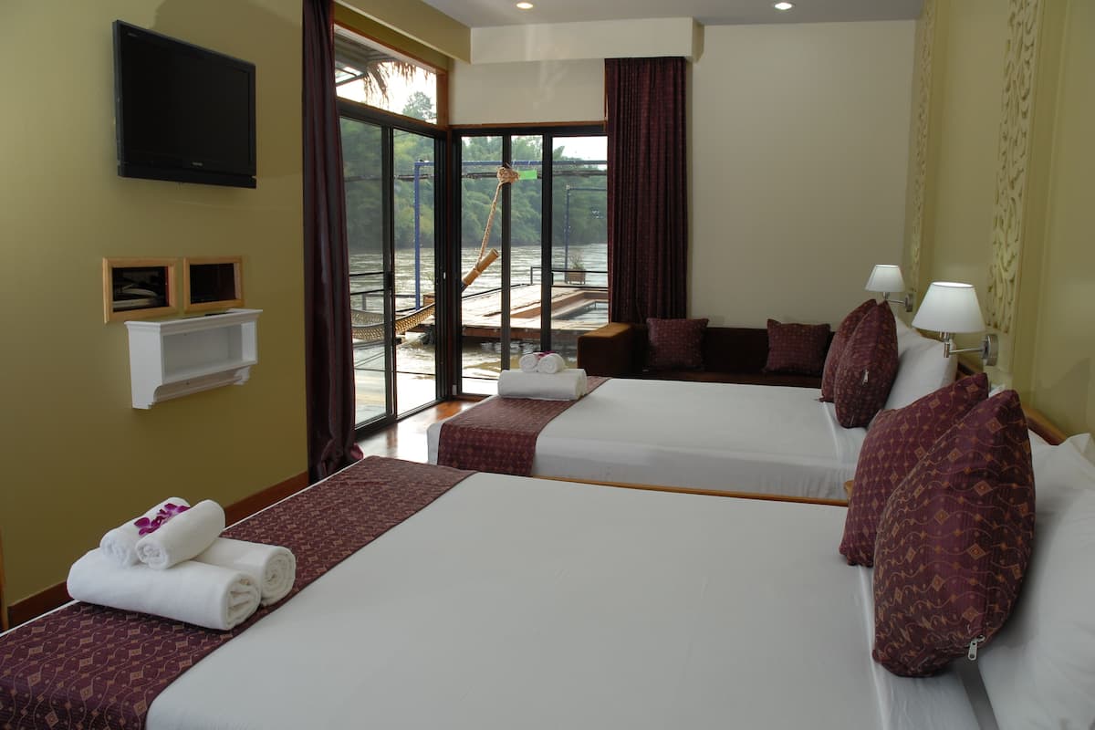 Family Suite | Minibar, in-room safe, blackout drapes, rollaway beds (surcharge)