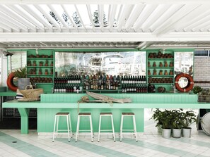 Bar (in der Unterkunft)