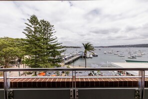 Loft estándar, vistas al puerto | Vistas del balcón