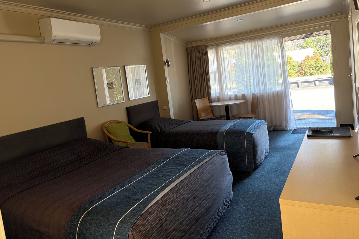 Large Studio | Desk, laptop workspace, iron/ironing board, WiFi (free)