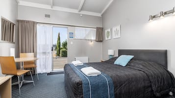 1 chambre, décoration personnalisée, ameublement personnalisé, bureau