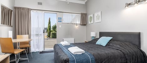 Estudi, cuina | 1 dormitori, decoració individual, mobiliari individual i escriptori