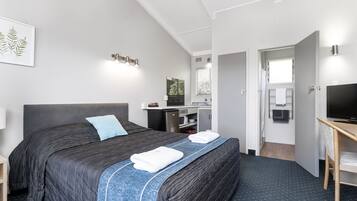 1 chambre, décoration personnalisée, ameublement personnalisé, bureau