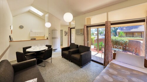 Executive Hideaway Motel