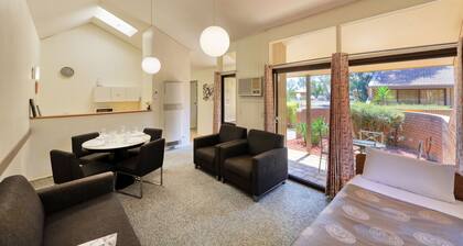 Executive Hideaway Motel