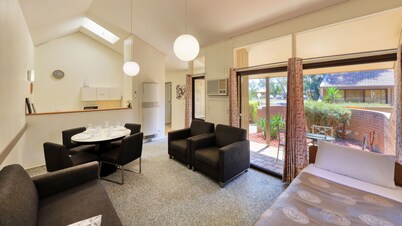 Executive Hideaway Motel