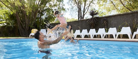 2 piscines extérieures