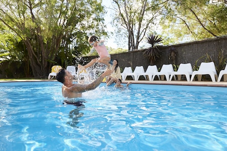 2 piscinas al aire libre