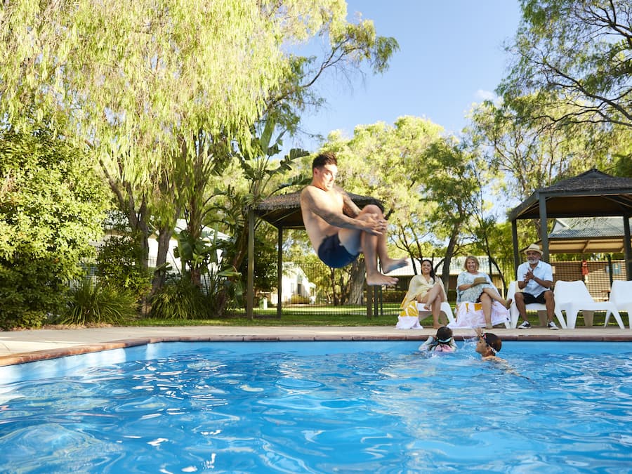 2 outdoor pools