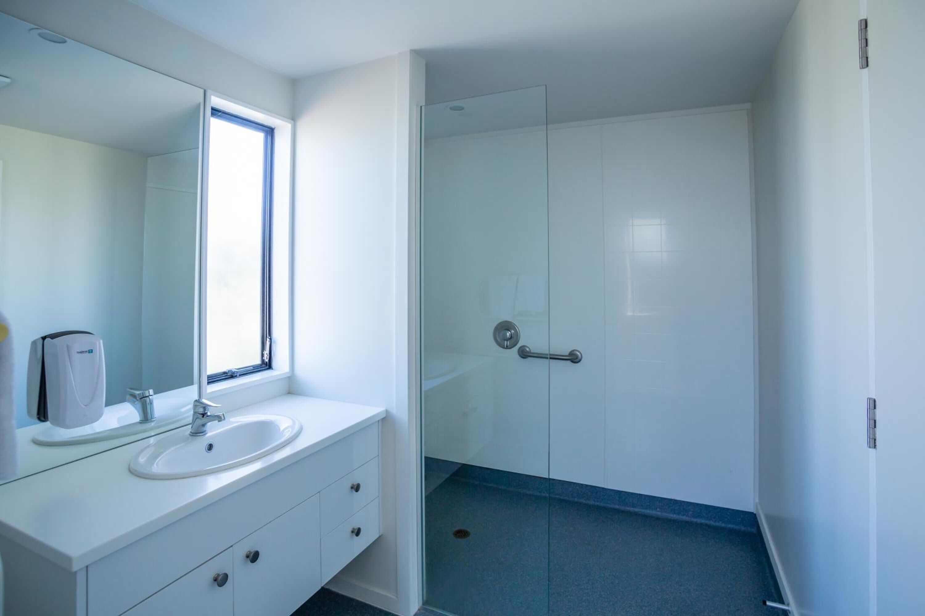 Shower, free toiletries, hair dryer, towels