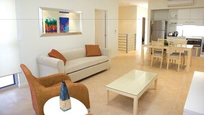 Three Bedroom Apartment  | Living area - Broadwater Mariner Resort (Beresford)