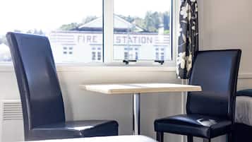 Large Studio | In-room dining