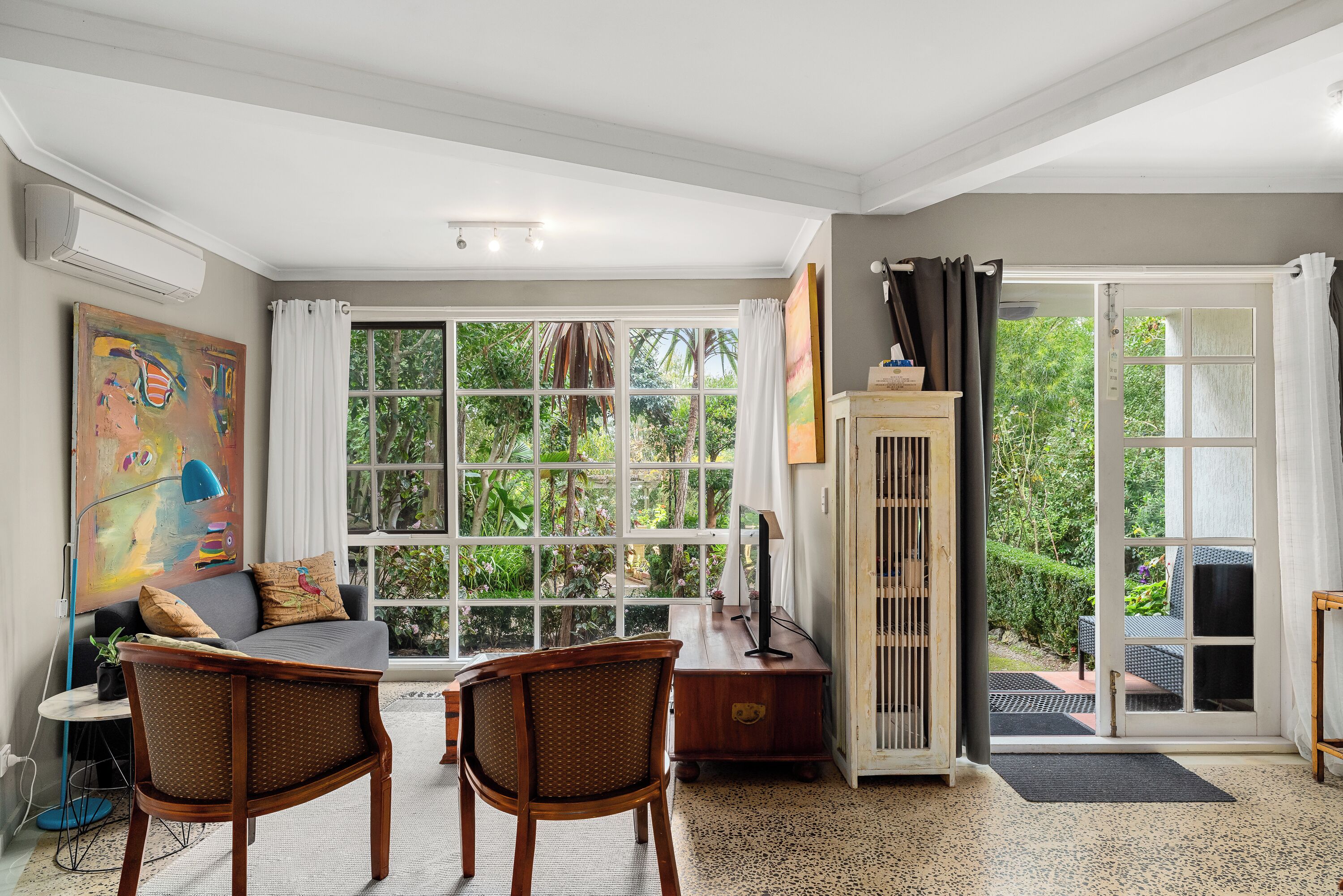 the garden spa suite | living area | flat-screen tv