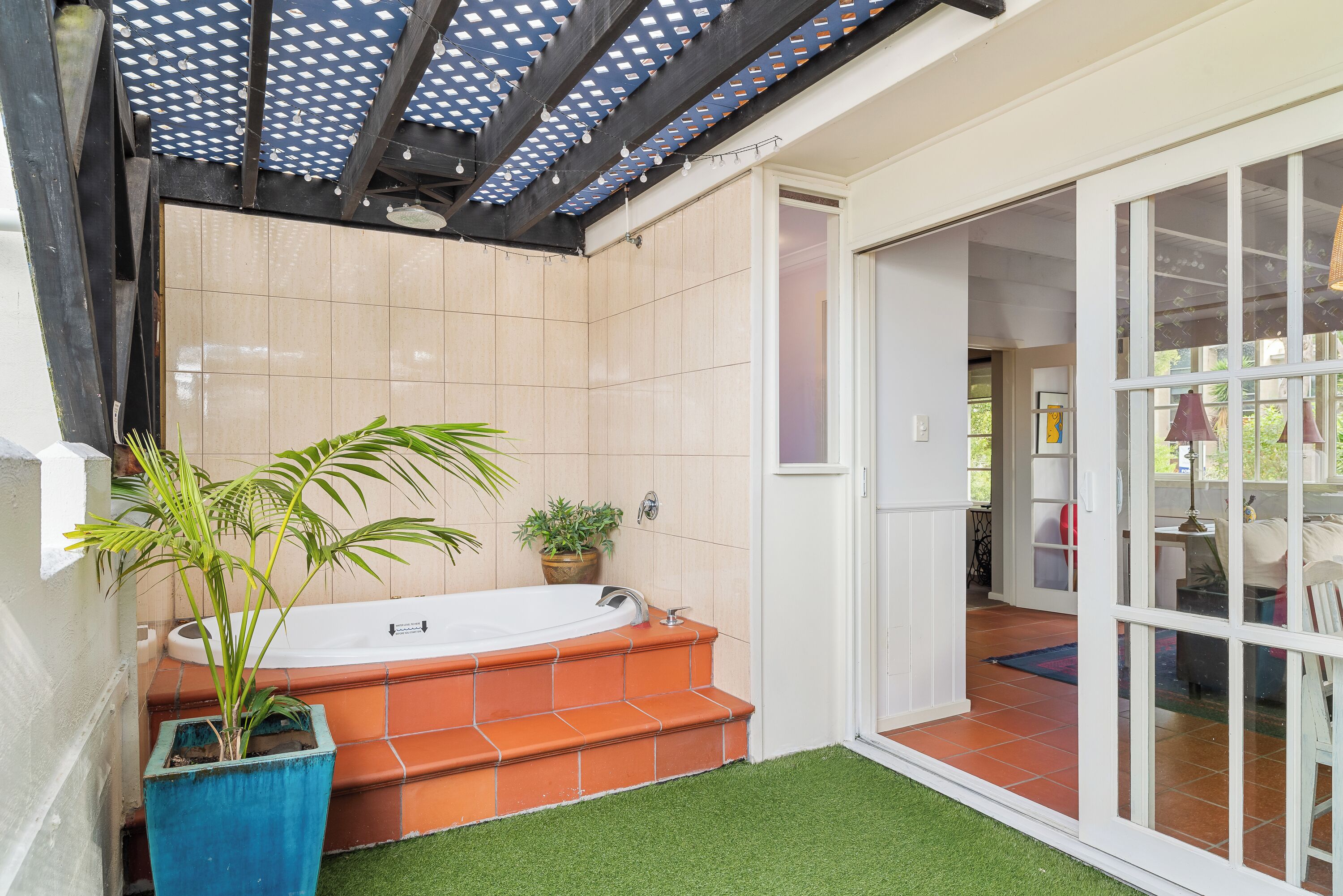 erehwon spa suite | private spa tub