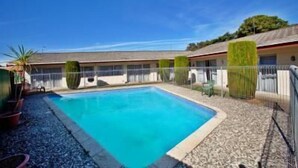 Outdoor pool - Takanini Park Motor Lodge (Takanini)