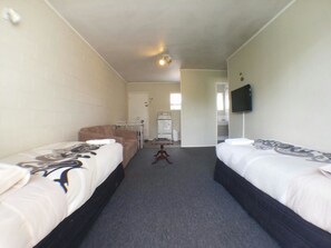Standard Suite, 1 Bedroom, Non Smoking, Kitchen (Unit B) | Iron/ironing board, WiFi - Takanini Park Motor Lodge (Takanini)