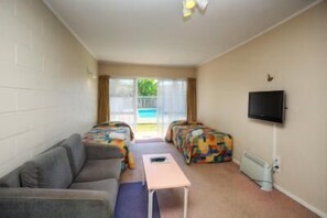 標準套房, 1 間臥室, 非吸煙房, 廚房 (Unit B) | 熨斗/熨衣板、無線上網