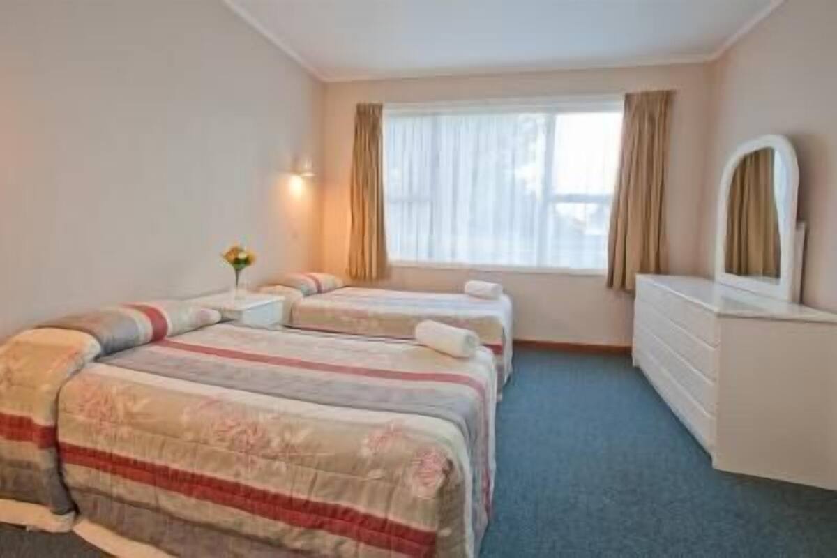 Standaard suite, 2 slaapkamers, niet-roken, keuken (Unit) | Een strijkplank/strijkijzer, wifi