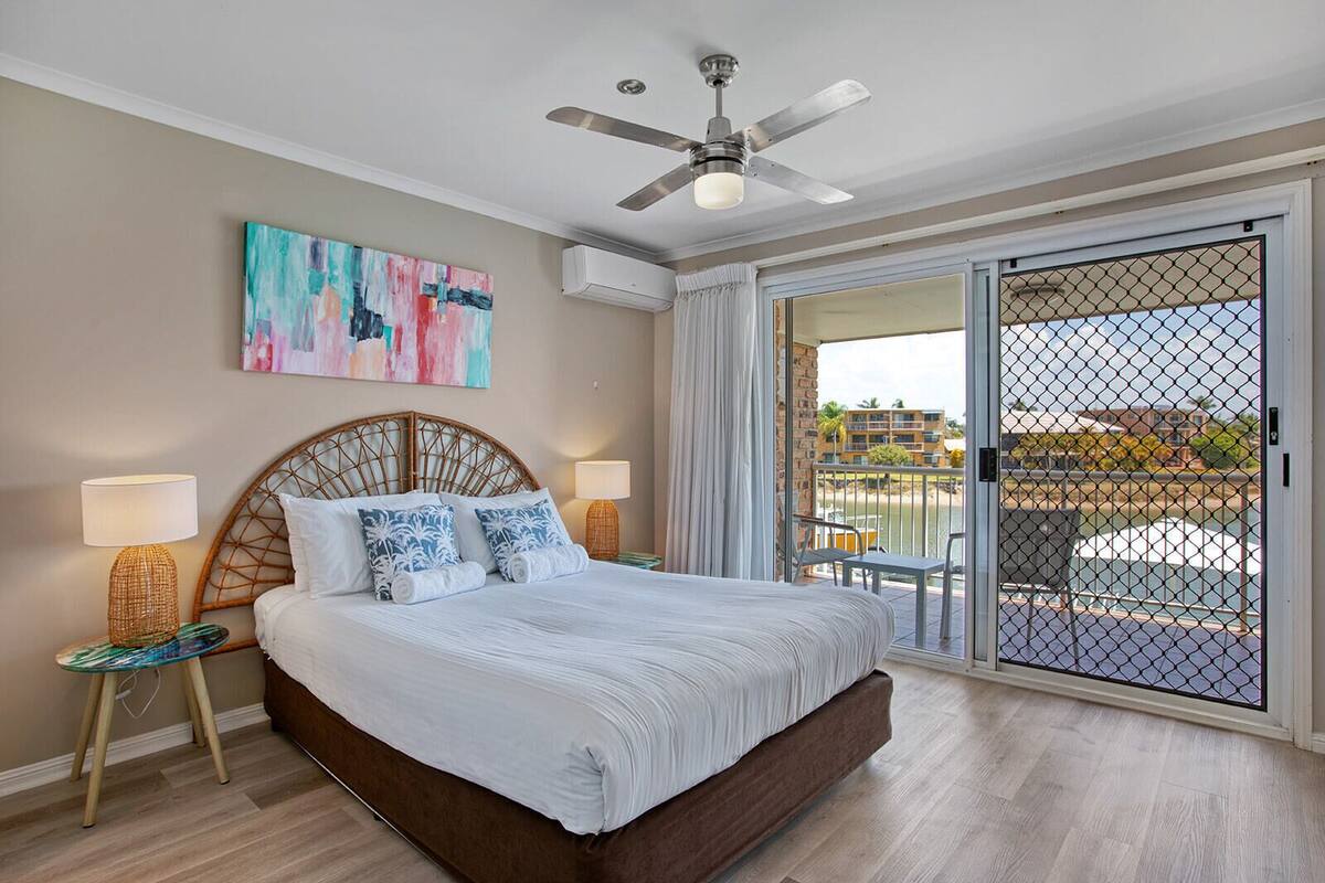 Villa, 2 slaapkamers (2 Waterfront - pet friendly) | 1 slaapkamer, geluiddichte muren, een strijkplank/strijkijzer