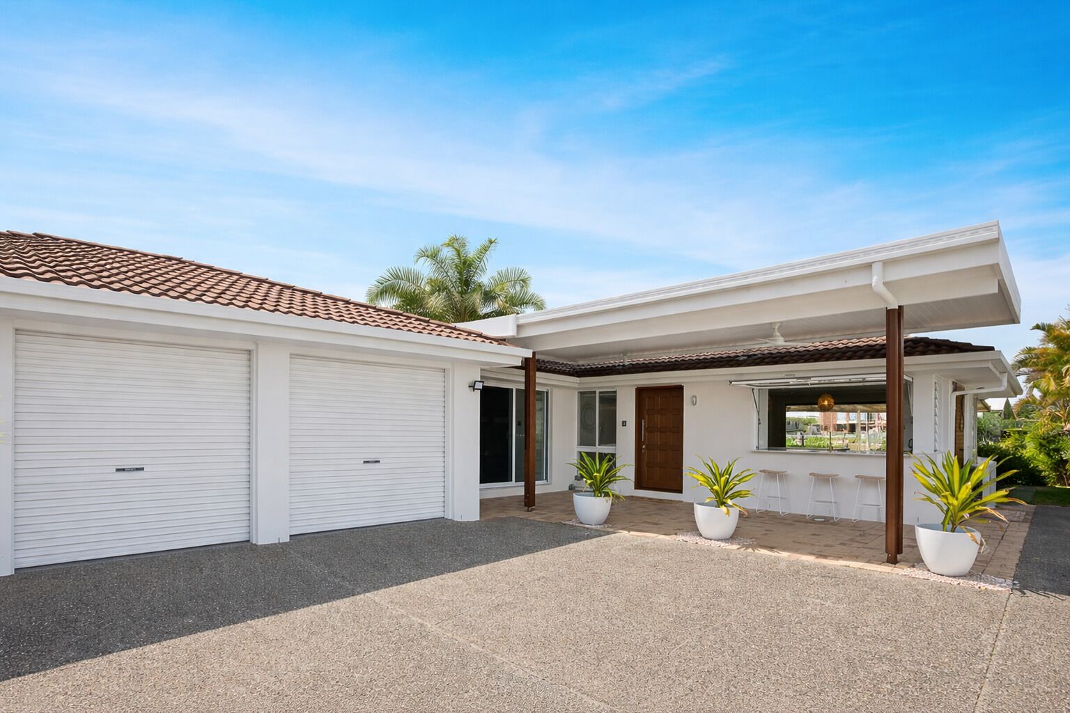 Three Bedroom House (Pet Friendly) - Waterfront | Terrace/patio