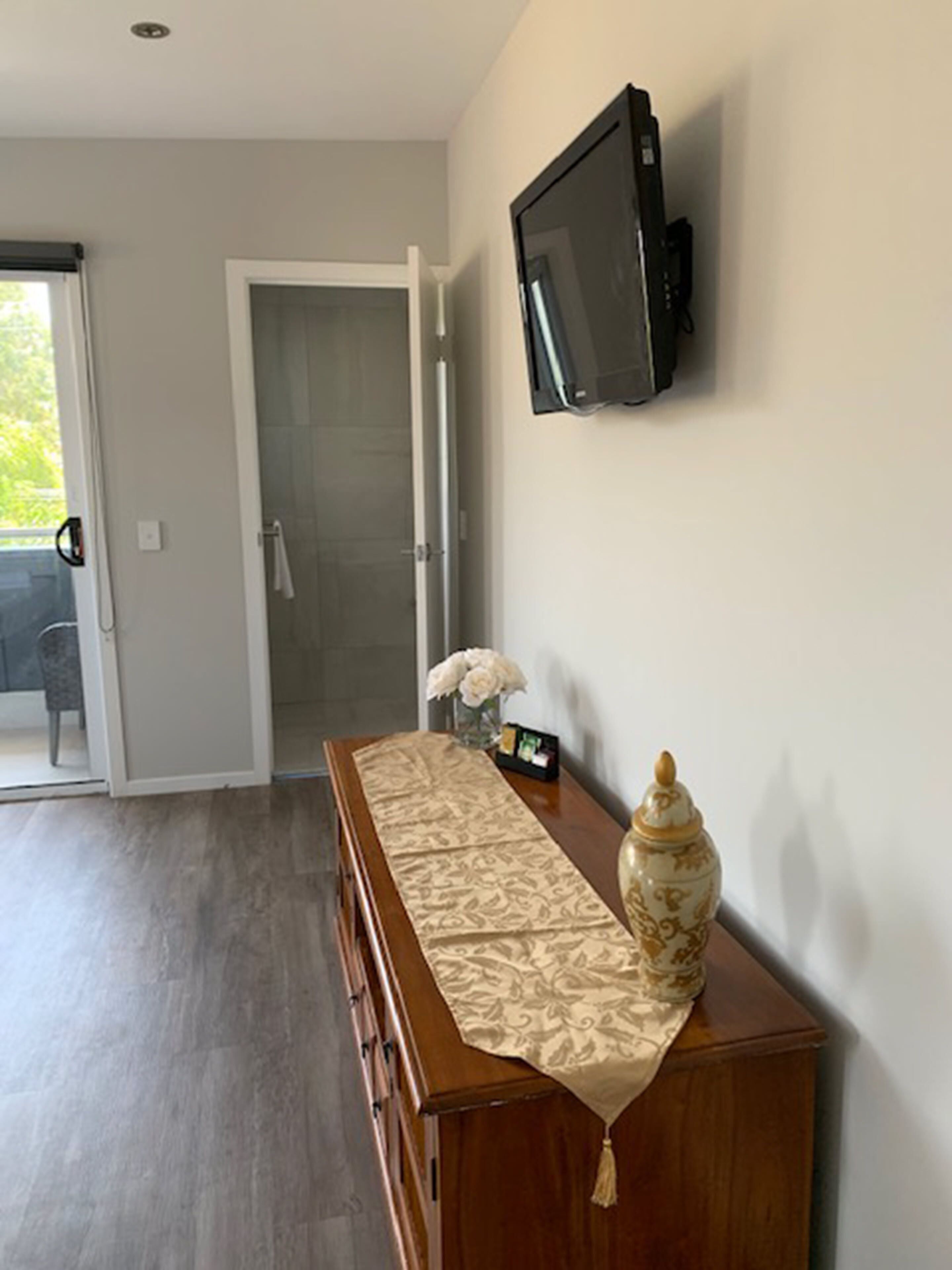 studio b upstairs, street view | room amenity