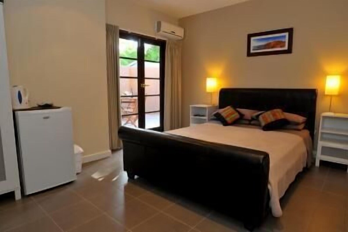 Deluxe kamer, niet-roken, kitchenette (Deluxe Garden Suite) | Een strijkplank/strijkijzer, gratis wifi