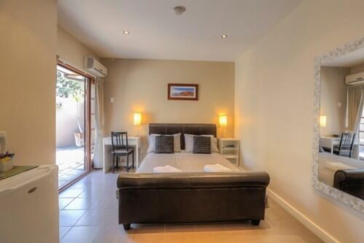 Executive kamer, niet-roken, kitchenette (Executive Courtyard Suite) | Een strijkplank/strijkijzer, gratis wifi