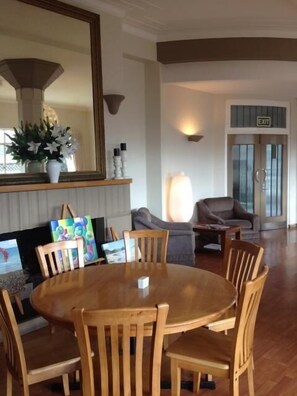 Lobby - The Essex Arms (Huntly)