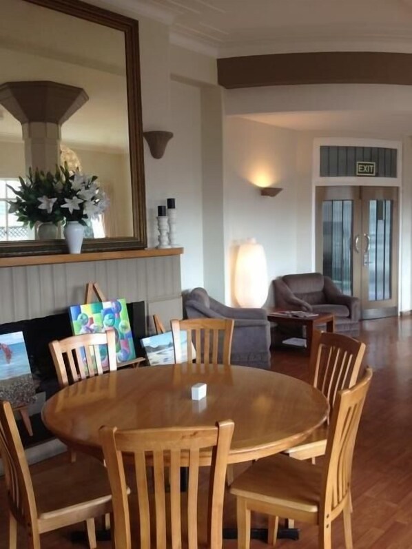 Lobby - The Essex Arms (Huntly)