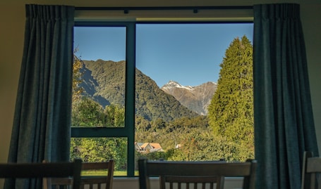 Superior Apartment, 2 Bedrooms, Non Smoking, Kitchen (Large Unit) | Dining room